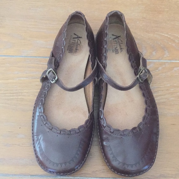 Clarks Brown Leather MaryJane Flats with Scalloped Details - Picture 2 of 6